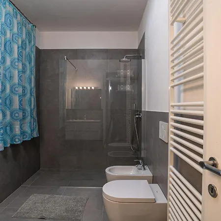 아파트 Guest Host - Stylish And Bright With Private Garden