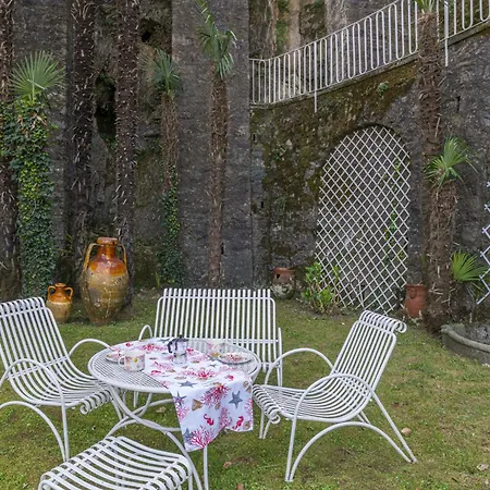 Guest Host - Stylish And Bright With Private Garden * 코모